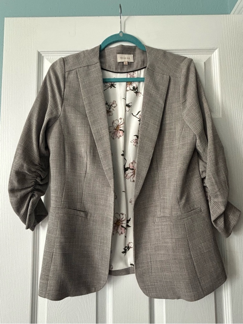 Skies Are Blue Light Gray Plaid Ruched-Sleeve Blazer size small